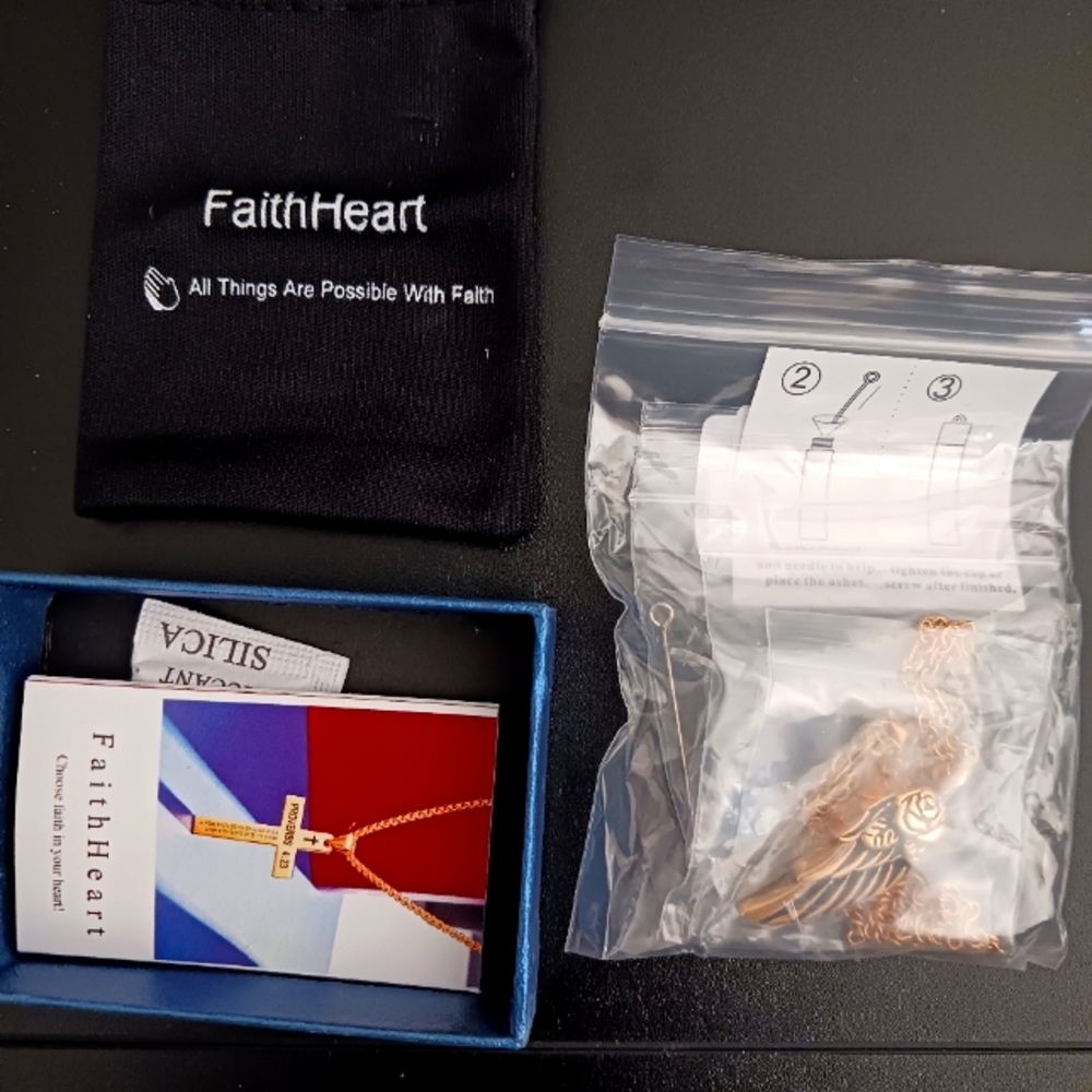 Keepsake necklace for memorial ashes